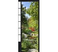 Sticker mural 204 cm X 83 cm pour porte coulissante, décor jardin japonais avec verdure, nénuphars et passerelle rouge.