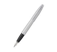 Stylo plume Calais de taille moyenne, belles finitions accentuées, présenté dans