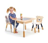Table et chaises forêt