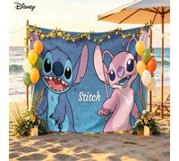 Tapisserie avec impression de Stitch et Angel de Disney sur fond bleu avec le texte "Stitch", parfaite pour les fêtes, le camping, la décoration de la maison, les décors de scène et les présentations 