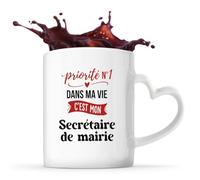 Tasse Cœur Priorite N1 dans ma vie C'est mon Secretaire de mairie - Mug - Idée Tasse Personnalisable en forme de Cœur Cadeau Anniversaire Fête Original Famille Travail Départ Collègue Retraite Noël.