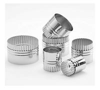 Thermohauser 8300031869 Set de 6 emporte-pièces ronds en acier inoxydable avec bord lisse et ondulé, diamètre 5,0-11,4 cm, emballé dans une boîte de rangement en tôle.