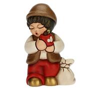 THUN - Nativité 2022 - Figurine crèche Enfant avec Pomme en céramique décorée à la Main, Version Robe Rouge - Ligne crèche Classique - 4,3 x 3 x 6,5 cm h