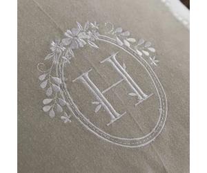 Today Coussin décoratif Charme 40x40 cm - Broderie Berenice - Housse en coton et chambray bicolore - Garnissage polyester
