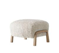 &Tradition Repose-pieds Wulff ATD3 peau de mouton moonlight. pieds en chêne huilé blanc