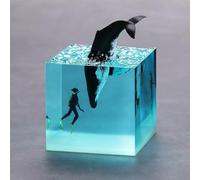 Tuzsocr Lampe 3D en résine époxy, veilleuse LED en forme de baleine, plongeur et requin, sculpture réaliste d'animaux de l'océan, modèle de baleine avec base en bois de 70 mm, cadeau de style unique