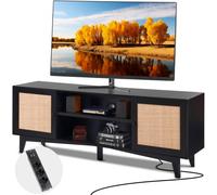 VEVOR Meuble TV en Rotin pour Téléviseur de 75 pouces, Banc TV Bohème Porte en Rotin, Centre de Divertissement avec Prise Intégrée et 2 Étagères, Console TV Moderne pour Salon, Salle Multimédia, Noir
