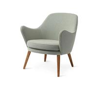 Warm Nordic Chaise lounge Dwell tissu merit 021 light cyan. pieds en chêne fumé