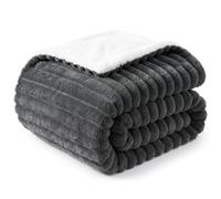 WAVVE Plaid Polaire Couverture 150x200 cm Gris | Double-Face Flanelle Côtelée et Sherpa, Épais, Douce et Chaude, Moelleux pour Canapé et Lit