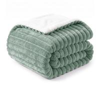 WAVVE Plaid Polaire Couverture 230x270 cm Vert Sauge | Double-Face Flanelle Côtelée et Sherpa, Épais, Douce et Chaude, Moelleux pour Canapé et Lit