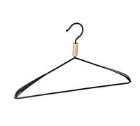WENKO Cintre à vêtements Clara, cintre de forme adaptée avec patte d'épaule large, cintre universel au fini noir mat de style loft, 42 x 3,5 x 25 cm, en métal peint par poudrage & bois de hêtre
