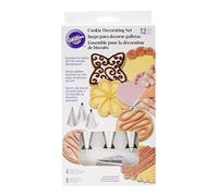 Wilton Décoration de Biscuits - 12 Pièces: 8 Poches à Douille Jetables 30 cm, 4 Douilles Pâtissières (2 Rond, 4 Rond, 14 Étoile, 102 Pétale) Accessoires de Pâtisserie DIY - Lot de 12