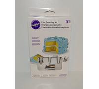 Wilton Poche a Douille Patisserie 18 Pièces : 12 Poches Jetables, 4 Douilles Métal (Rondes #4, #12, Pétale #104, Étoile #21) et 2 Coupleurs Standard, Kit de Décoration Gâteaux, Cupcakes, Pâtisseries