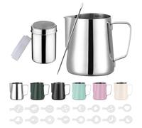 Zuquik Pot à lait Barista en acier inoxydable 600 ml avec mesure Mark 24 oz, pot à mousse de lait avec saupoudreur de cacao, 16 pochoirs et stylo pour cappuccino et expresso, couleur de base