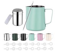 Zuquik Pot à lait Barista en acier inoxydable de 600 ml avec mesure Mark 20 oz, pot à mousse de lait avec saupoudreur de cacao, 16 pochoirs et stylo pour cappuccino et expresso, vert menthe