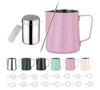 Zuquik Pot à lait Barista en acier inoxydable de 600 ml avec mesure Mark 24 oz, pot à mousse de lait avec saupoudreur de cacao, 16 pochoirs et stylo pour cappuccino et expresso, rouge rose